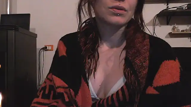 complicata mente online show from December 2024 10:13:02 PM