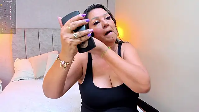 Snapshot of tutu_milf chatting on January 2025 07:03:01 PM tutu milf online show from January 2025 07:03:01 PM
