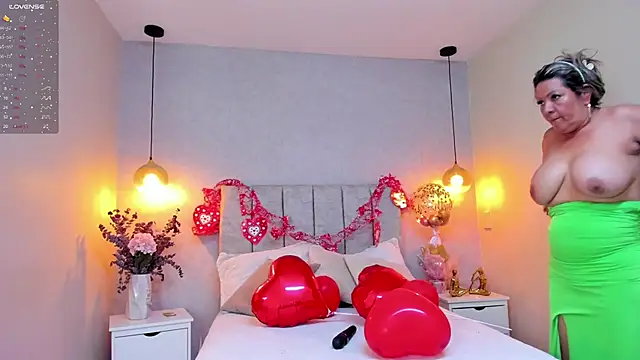 Snapshot of tutu_milf chatting on February 2025 07:10:02 PM tutu milf online show from February 2025 07:10:02 PM