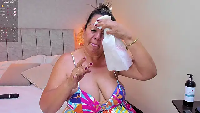 Snapshot of tutu_milf chatting on February 2025 07:10:01 PM tutu milf online show from February 2025 07:10:01 PM
