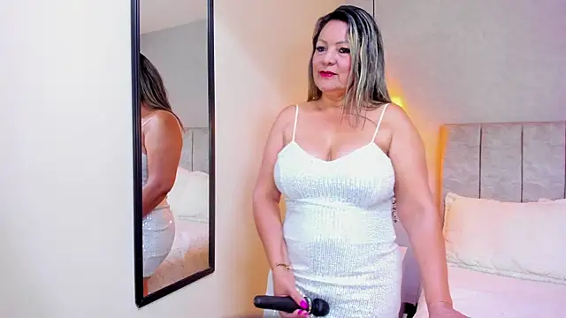 Snapshot of tutu_milf chatting on October 2025 07:23:01 PM tutu milf online show from October 2025 07:23:01 PM