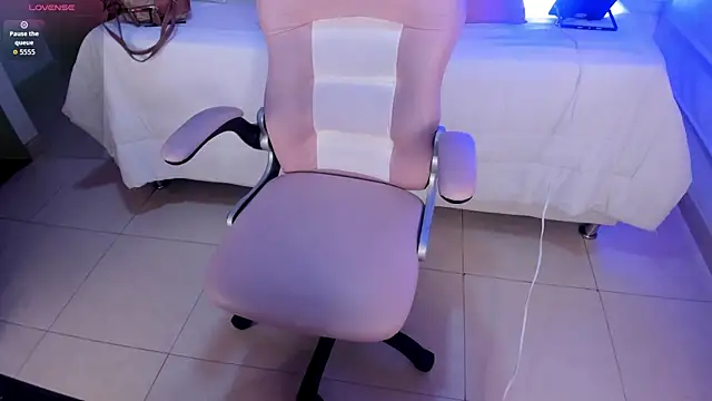 Kitty Pam online show from October 2025 08:42:01 PM