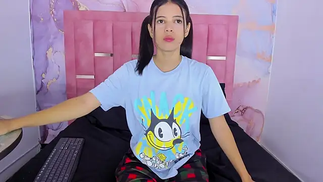 LizzMartin online show from January 2025 07:05:01 PM