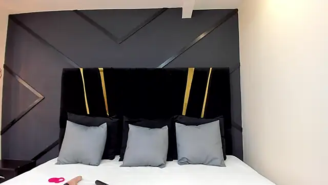 emilie xx  online show from January 2025 05:23:02 PM