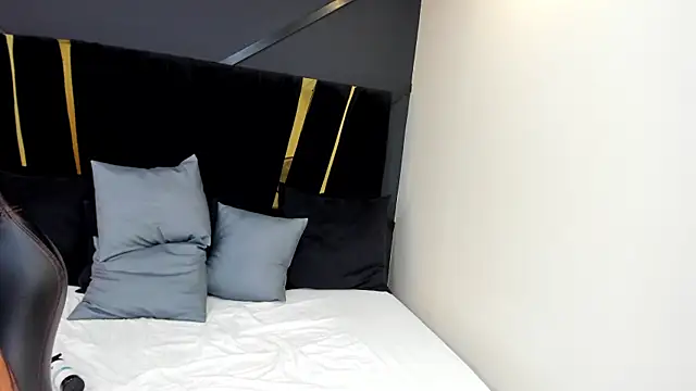 emilie xx  online show from January 2025 08:28:01 PM