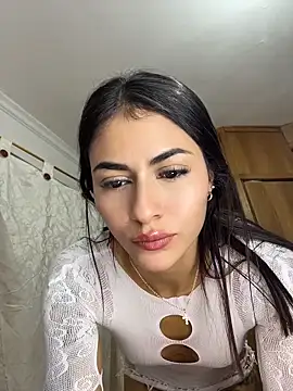 Snapshot of emilie_xx_ chatting on May 2026 04:42:01 AM emilie xx online show from May 2026 04:42:01 AM