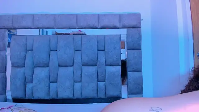 zulyjones online show from February 2025 10:15:02 PM