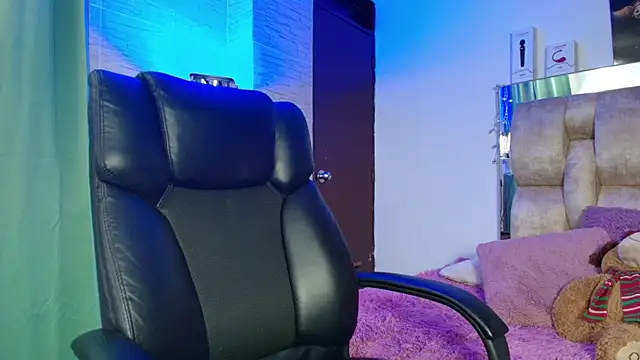 dakota Robbins  online show from October 2025 10:45:02 PM