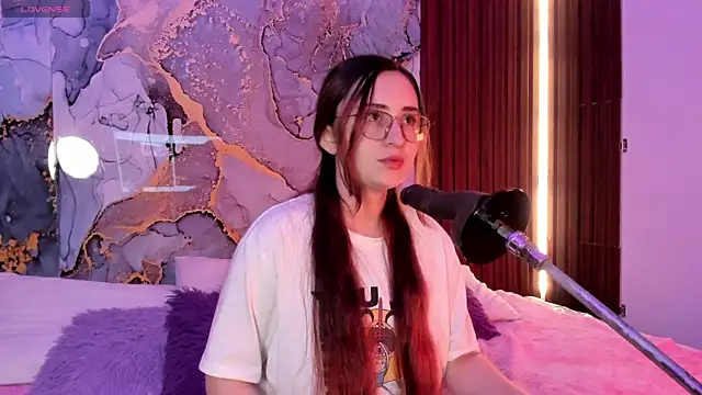 centaurigirl online show from November 2025 04:00:02 AM