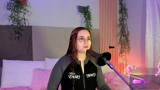 centaurigirl online show from April 2026 03:05:01 PM