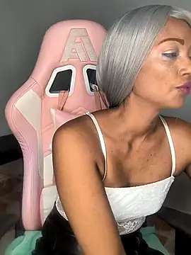 Snapshot of Amaliu_ chatting on May 2026 03:28:01 PM Amaliu online show from May 2026 03:28:01 PM