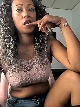 Snapshot of Amaliu_ chatting on May 2026 03:16:01 PM Amaliu online show from May 2026 03:16:01 PM