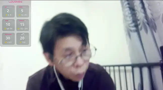 Snapshot of TGH521 chatting on December 2024 04:19:01 AM TGH521 online show from December 2024 04:19:01 AM