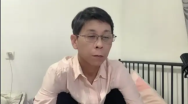 Snapshot of TGH521 chatting on January 2025 10:20:01 AM TGH521 online show from January 2025 10:20:01 AM