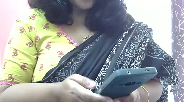 Snapshot of Riya_riyaa chatting on January 2025 07:32:01 AM Riya riyaa online show from January 2025 07:32:01 AM