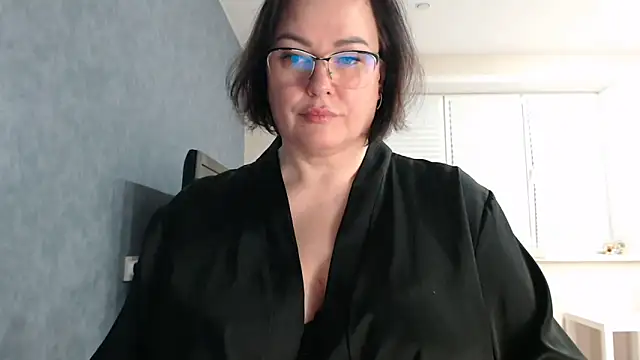 Nora Star online show from November 2025 06:30:01 PM