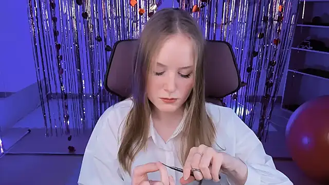 VivienLeeigh online show from March 2025 01:18:02 PM