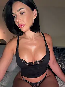 krissiswrld- online show from June 2026 06:28:01 PM