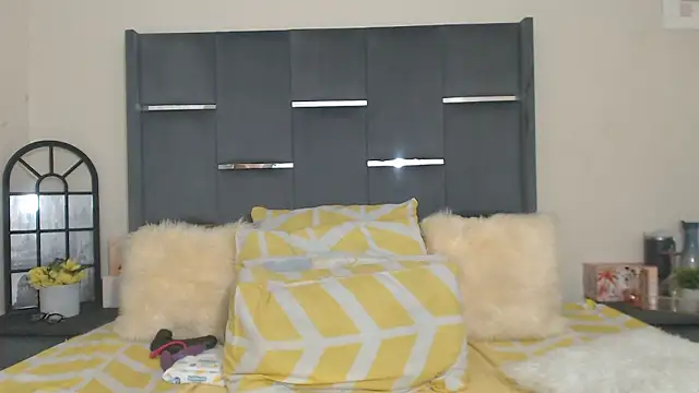 LaCaramellaChocolatia online show from January 2026 01:08:02 AM