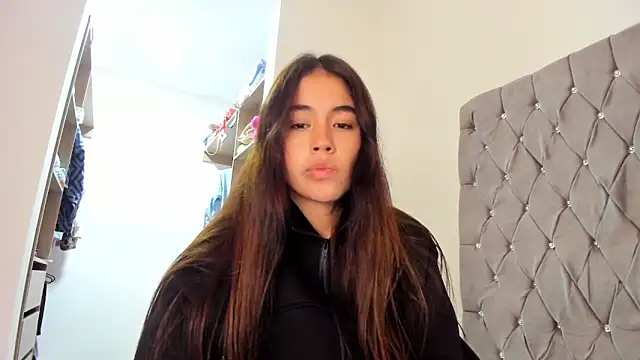 AriaMontgomery online show from December 2024 04:49:02 AM