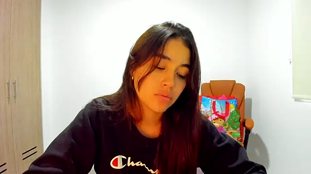 AriaMontgomery online show from March 2025 09:32:02 PM