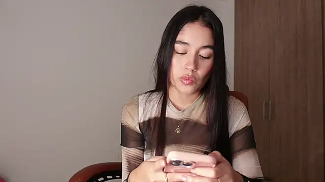 AriaMontgomery online show from November 2025 01:33:01 AM