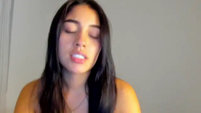 Snapshot of AriaMontgomery chatting on June 2026 07:44:01 AM AriaMontgomery online show from June 2026 07:44:01 AM