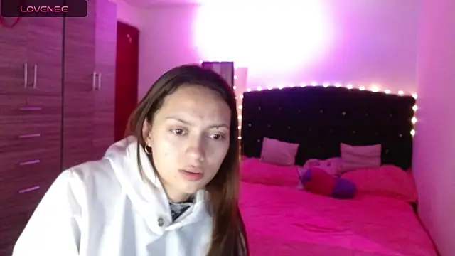 holy juli online show from October 2025 04:04:01 AM