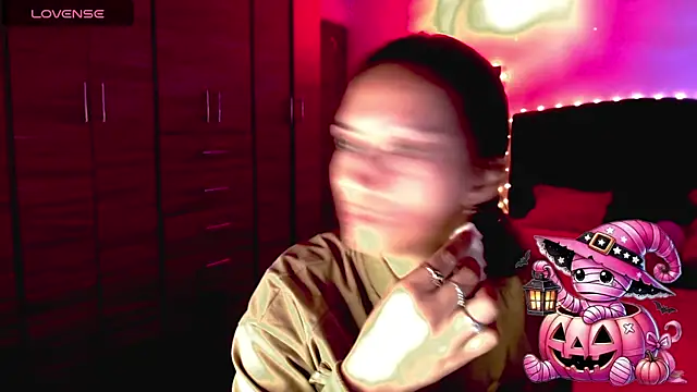 holy juli online show from October 2025 01:24:01 AM