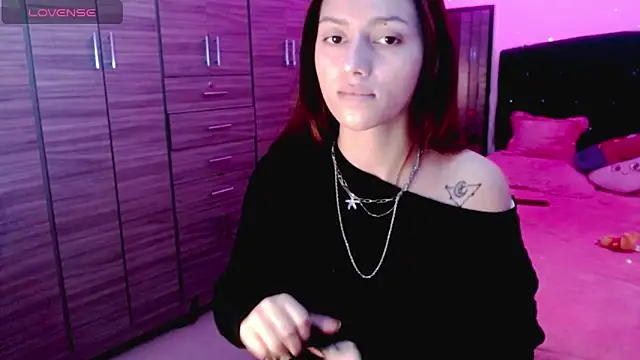 holy juli online show from November 2025 03:31:01 AM