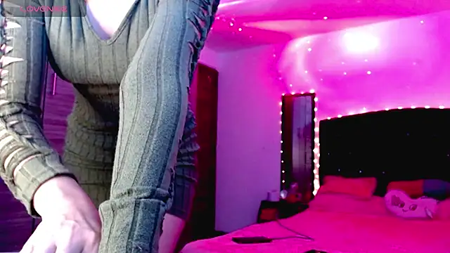 holy juli online show from November 2025 03:39:02 AM