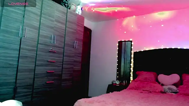 holy juli online show from November 2025 04:10:02 AM