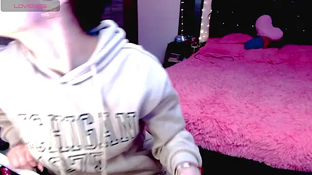 holy juli online show from December 2025 04:00:02 AM