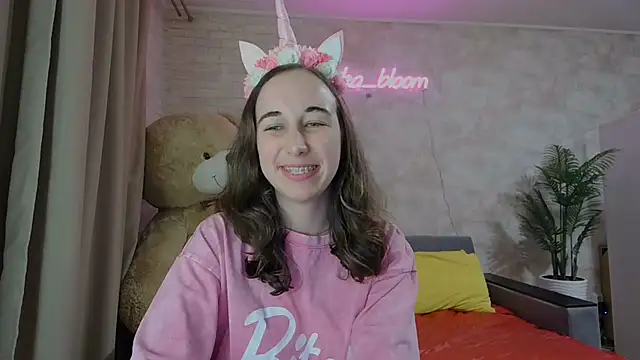 Snapshot of Anika_bloom chatting on March 2025 12:01:02 AM Anika bloom online show from March 2025 12:01:02 AM