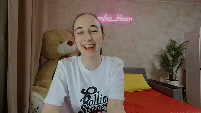 Snapshot of Anika_bloom chatting on March 2025 09:56:02 PM Anika bloom online show from March 2025 09:56:02 PM