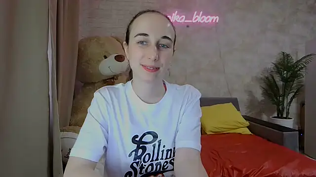 Snapshot of Anika_bloom chatting on March 2025 07:55:02 AM Anika bloom online show from March 2025 07:55:02 AM