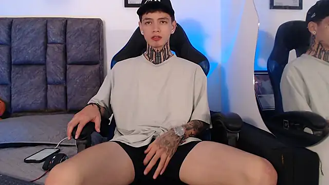 Snapshot of Dan_brownn chatting on June 2026 01:27:01 AM Dan brownn online show from June 2026 01:27:01 AM