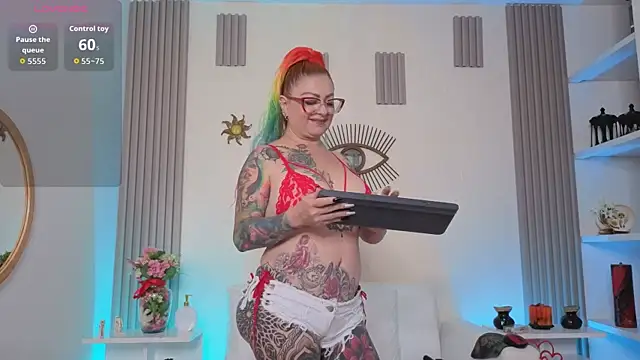 Snapshot of EMILY_ROUSSE71 chatting on May 2026 10:38:02 PM EMILY ROUSSE71 online show from May 2026 10:38:02 PM