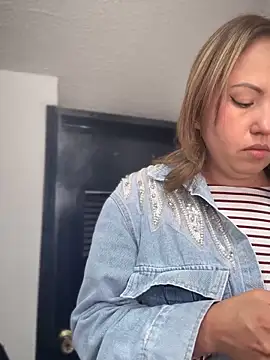 VIOLETA-25  online show from October 2025 03:01:02 PM