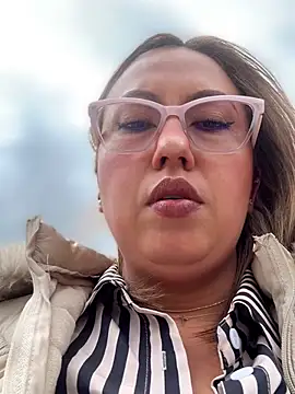 Snapshot of VIOLETA-25_ chatting on May 2026 03:30:02 PM VIOLETA-25 online show from May 2026 03:30:02 PM