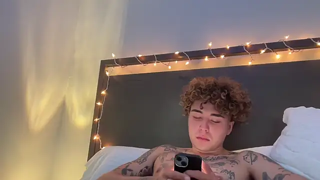 Snapshot of Youngjoshy chatting on December 2024 04:43:02 PM Youngjoshy online show from December 2024 04:43:02 PM