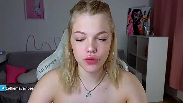 Maya Rave online show from March 2026 03:33:01 AM