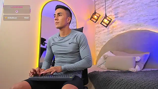 Aron Bolt online show from March 2026 05:02:01 PM