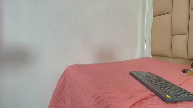 Snapshot of Amy_wats0n chatting on January 2025 01:18:02 AM Amy wats0n online show from January 2025 01:18:02 AM