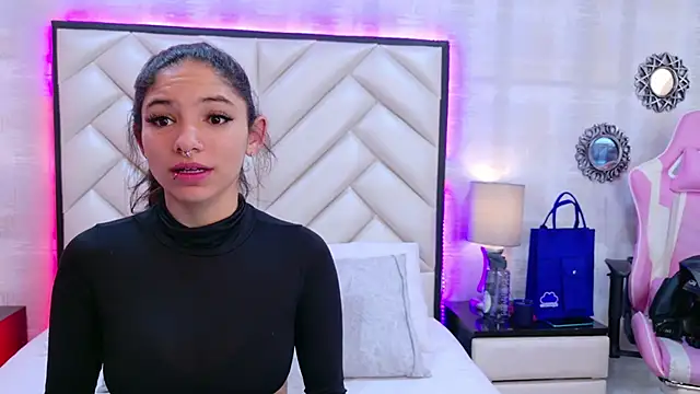 HazelMoret online show from September 2025 11:33:01 AM