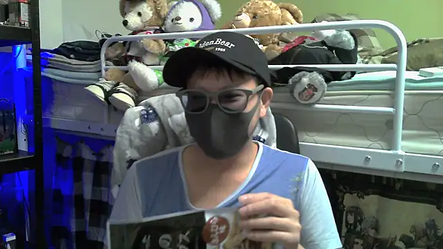 Snapshot of Owl1216 chatting on December 2024 03:50:02 PM Owl1216 online show from December 2024 03:50:02 PM