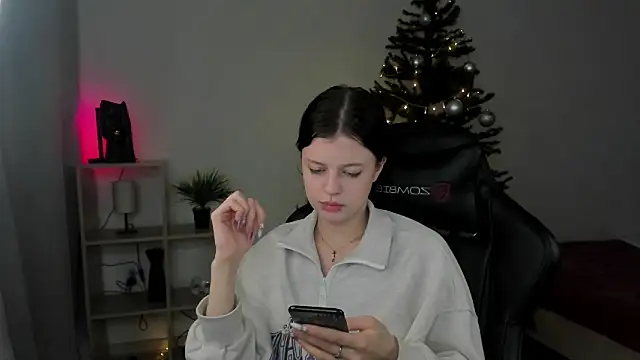 Este Glen online show from December 2024 02:17:02 AM