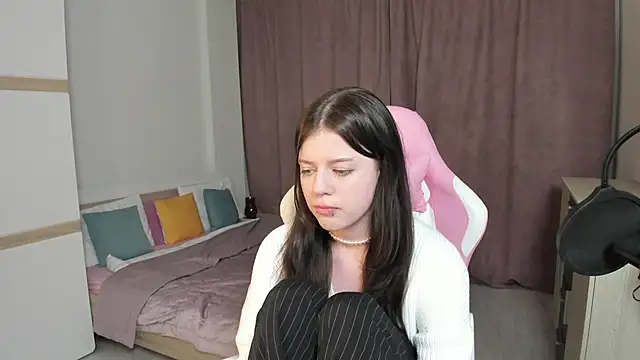 Este Glen online show from December 2024 01:04:02 AM