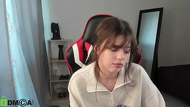 Este Glen online show from March 2025 01:34:02 PM