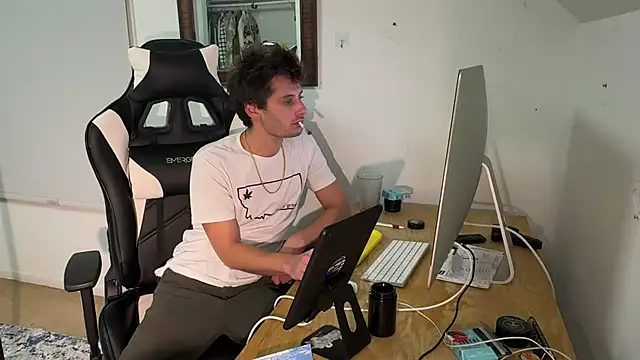 Snapshot of Dylansd chatting on December 2024 12:34:02 AM Dylansd online show from December 2024 12:34:02 AM